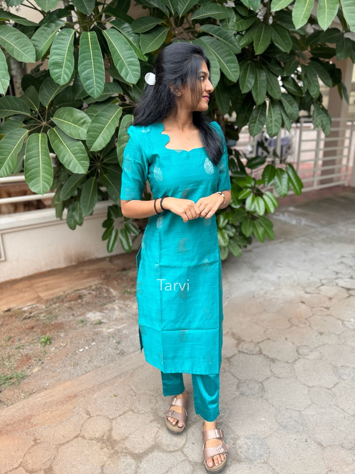 Rexona Green Raw silk 2-piece set with a cotton lined kurti and pant with a pocket.