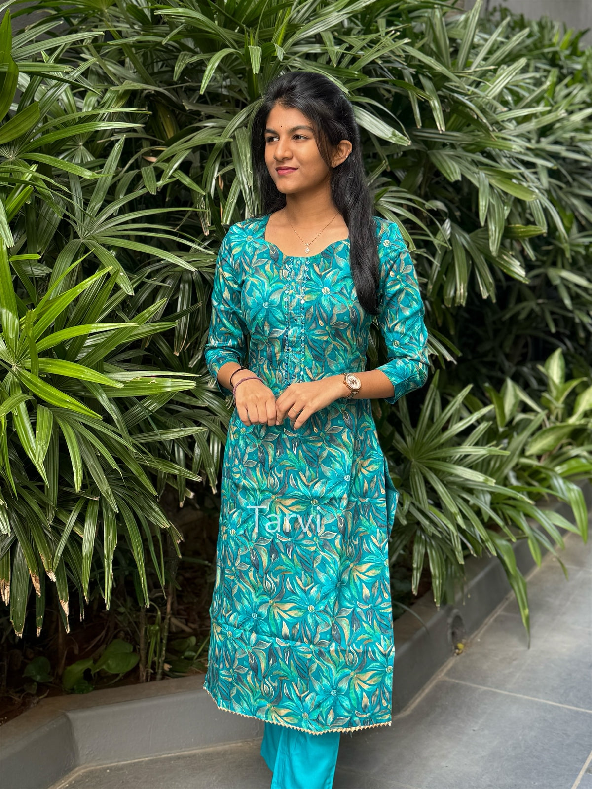 Green floral Silk embellished 3 pc Kurti Set with Dupatta and Pant